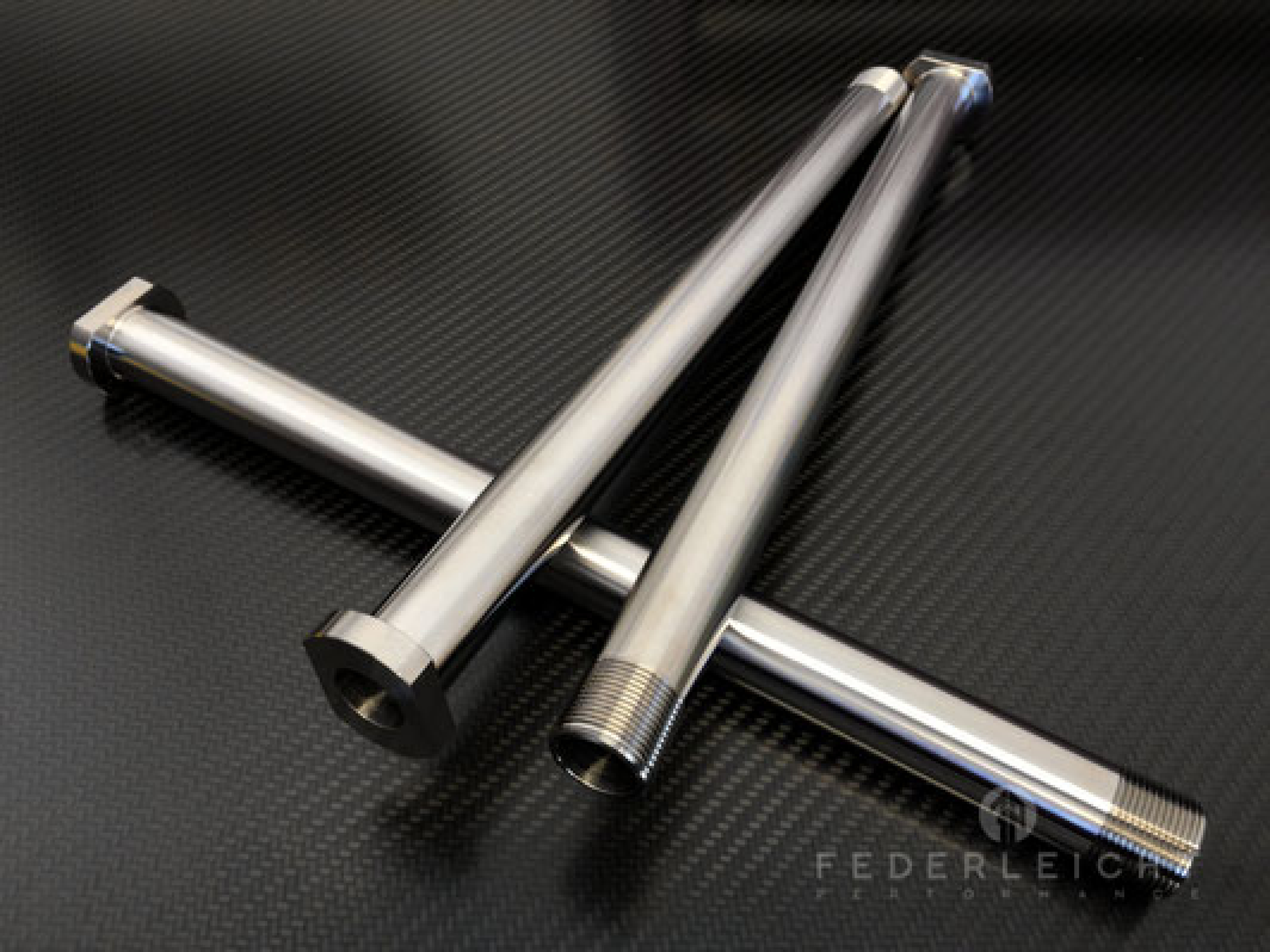 Federleicht Radachse hinten aus Titan, kompatibel mit Aprilia RSV 4 / Tuono